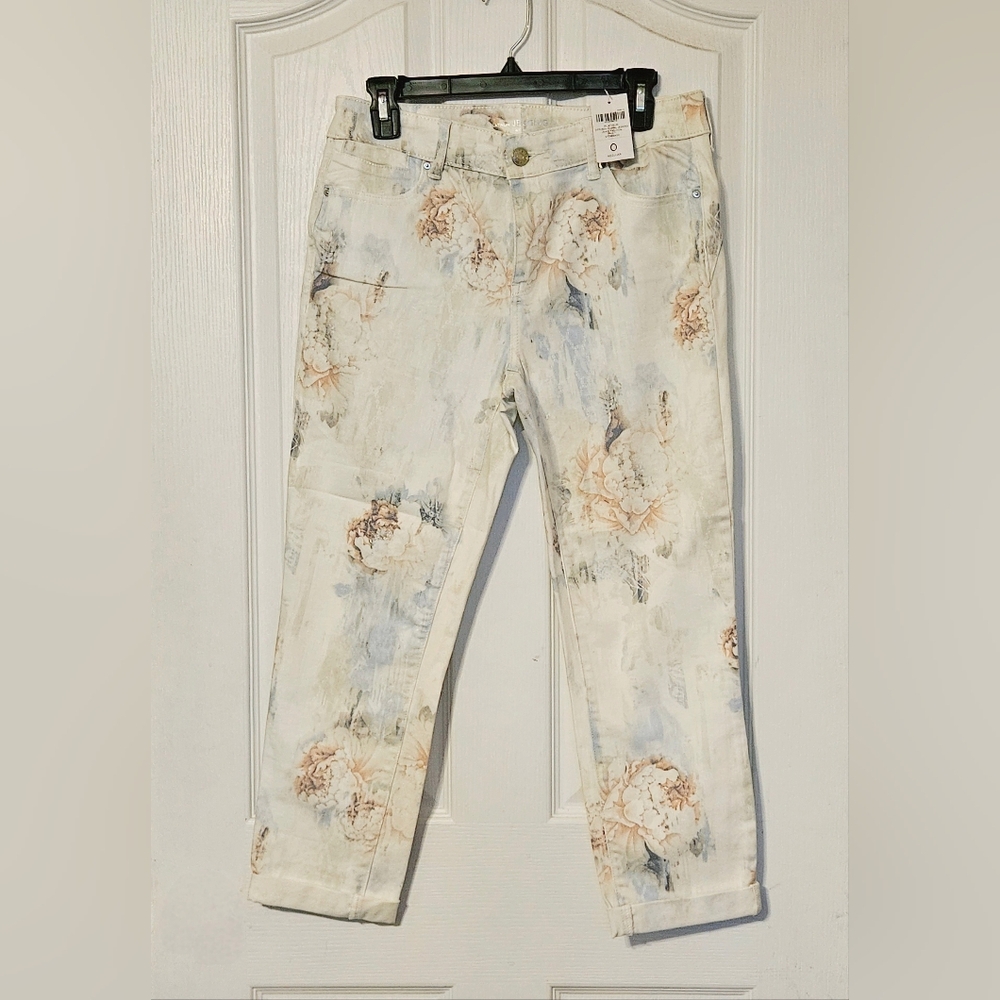 Chico's Platinum Diffused Floral Jeggings with Raw Folded Hem Size 4 NWT - Picture 4 of 8
